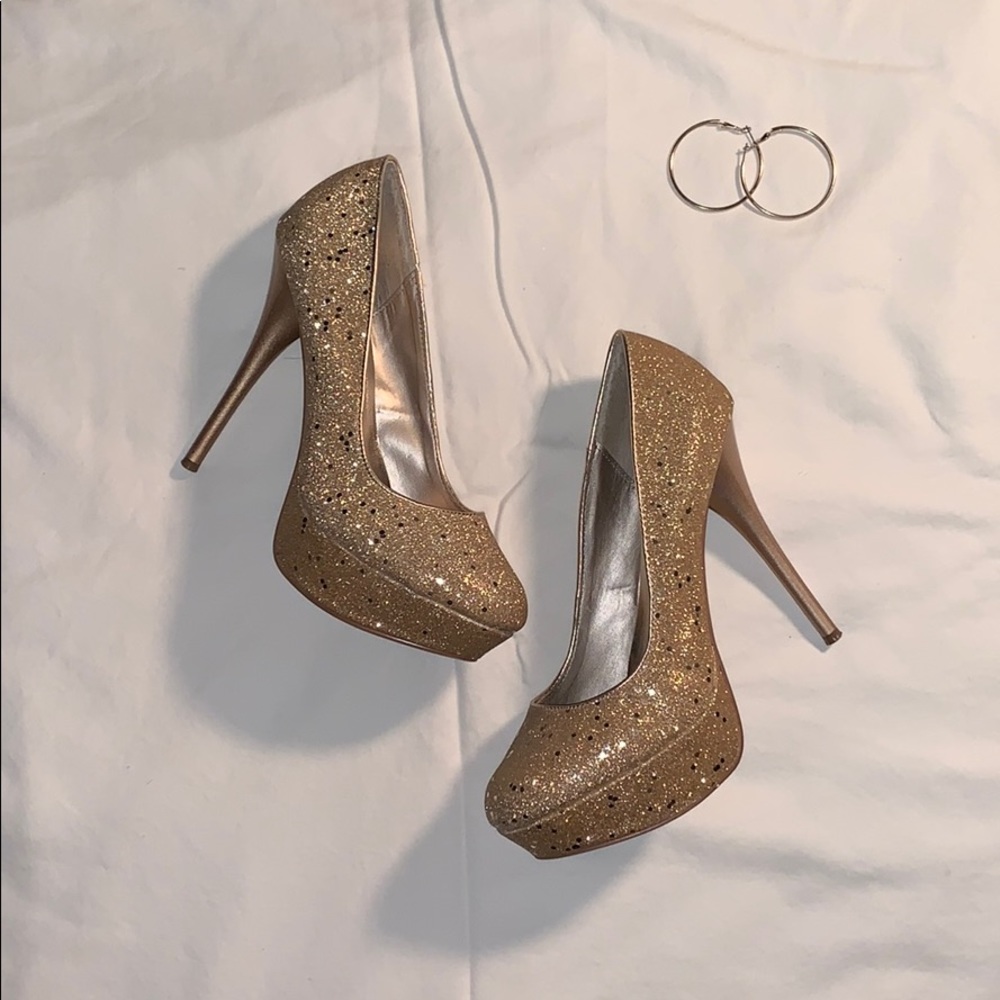 gold sparkly pumps